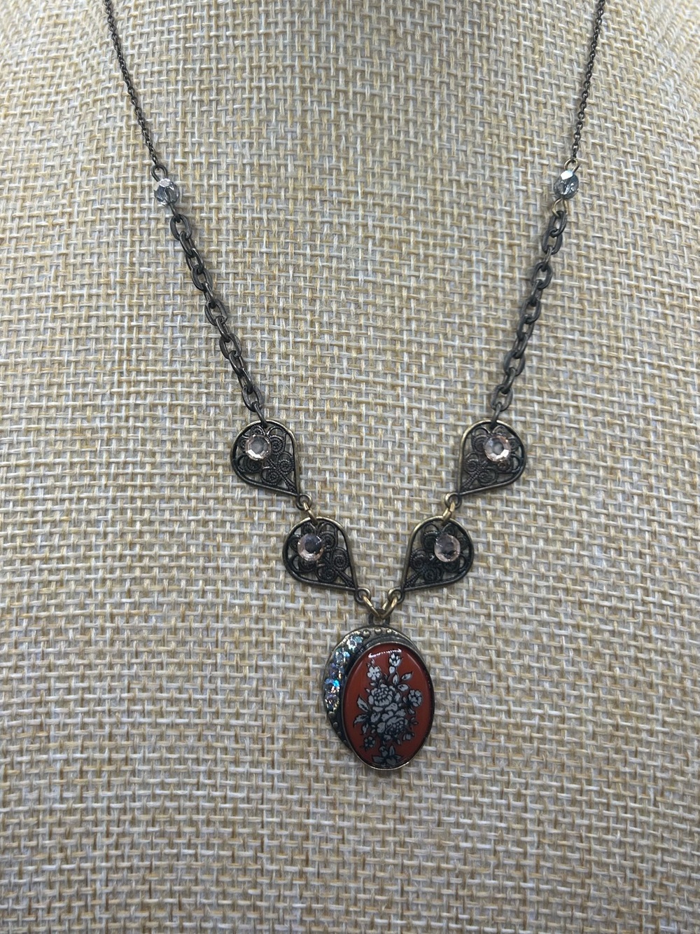 Vintage-Style Red floral Necklace Silvertone - Orna collection